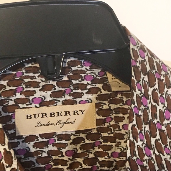 ✨Host Pick!✨ Burberry “Cholsey” button down shirt. - Picture 4 of 5
